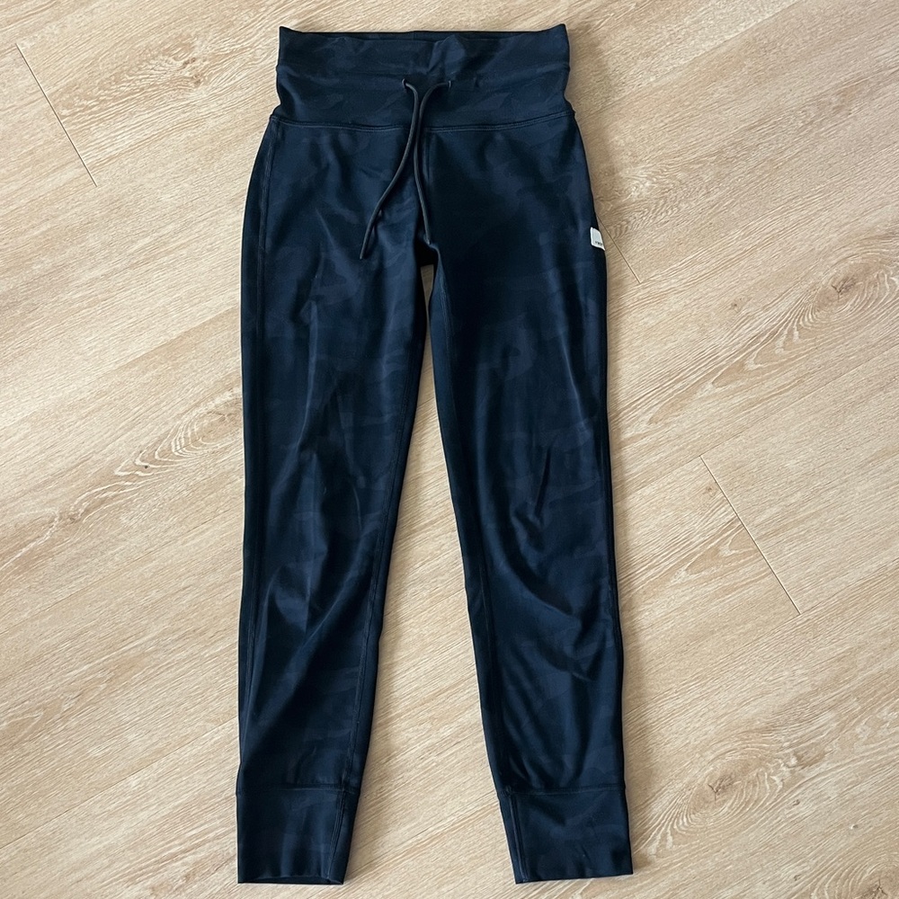 Vuori drawstring 7/8 leggings in camo pattern